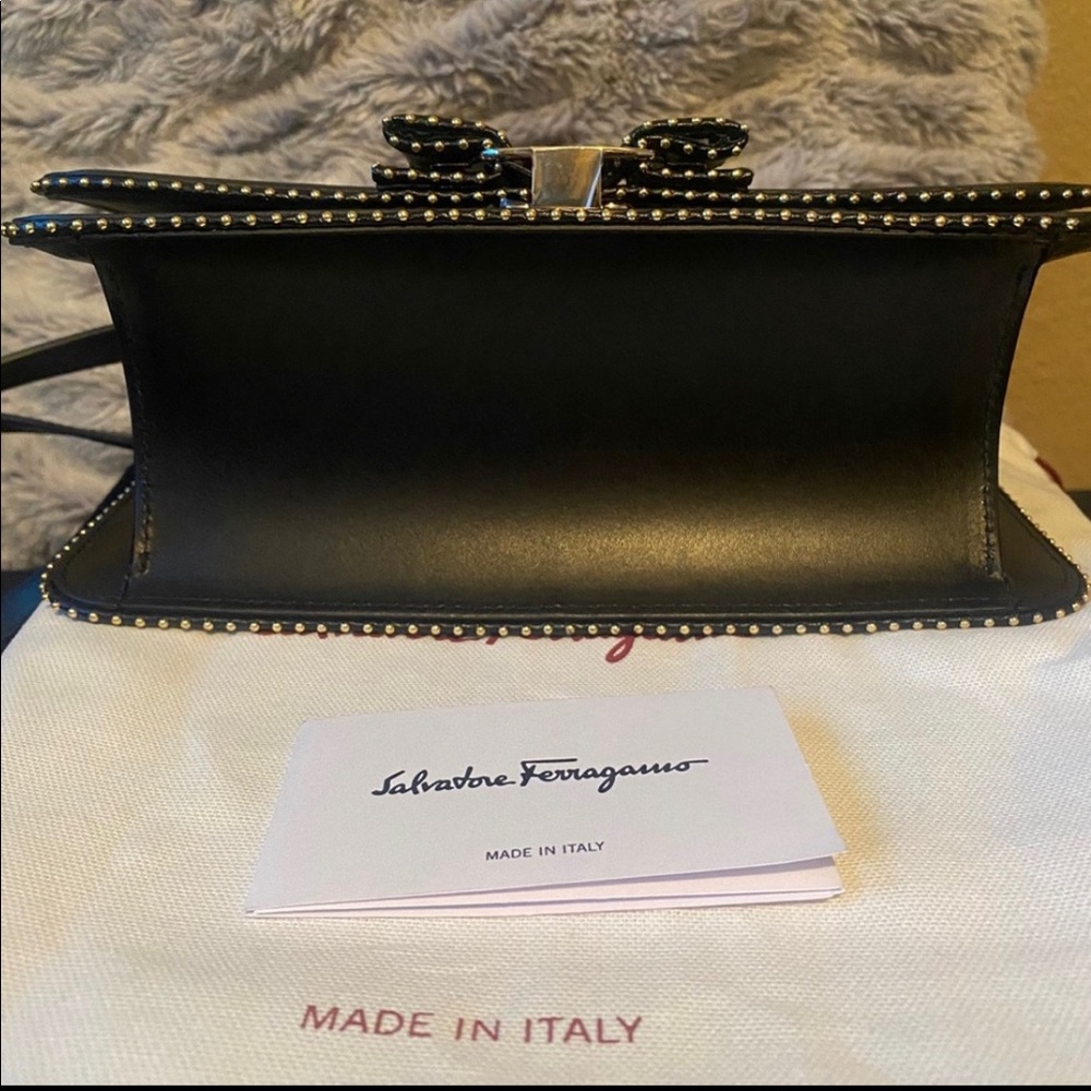 Salvatore Ferragamo VARA bow shoulder handbag NEW WITH BOX - Picture 6 of 8